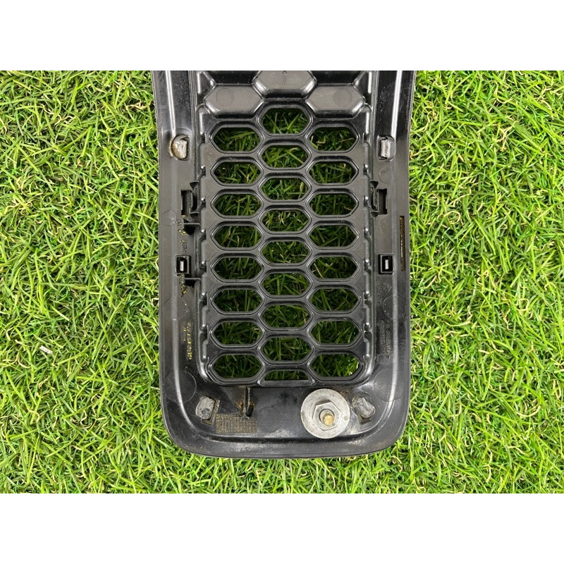 Решетка радиатора (наружные элементы кузова) Jeep Cherokee Trailhawk 2014 2.4 5RB21XS9AB