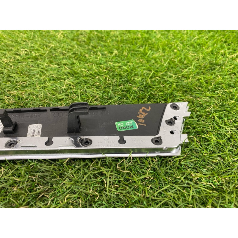 Декоративна накладка карти дверей (салон) Audi Q5 8R 2012 3.2 CALB 8R0867409B1B4