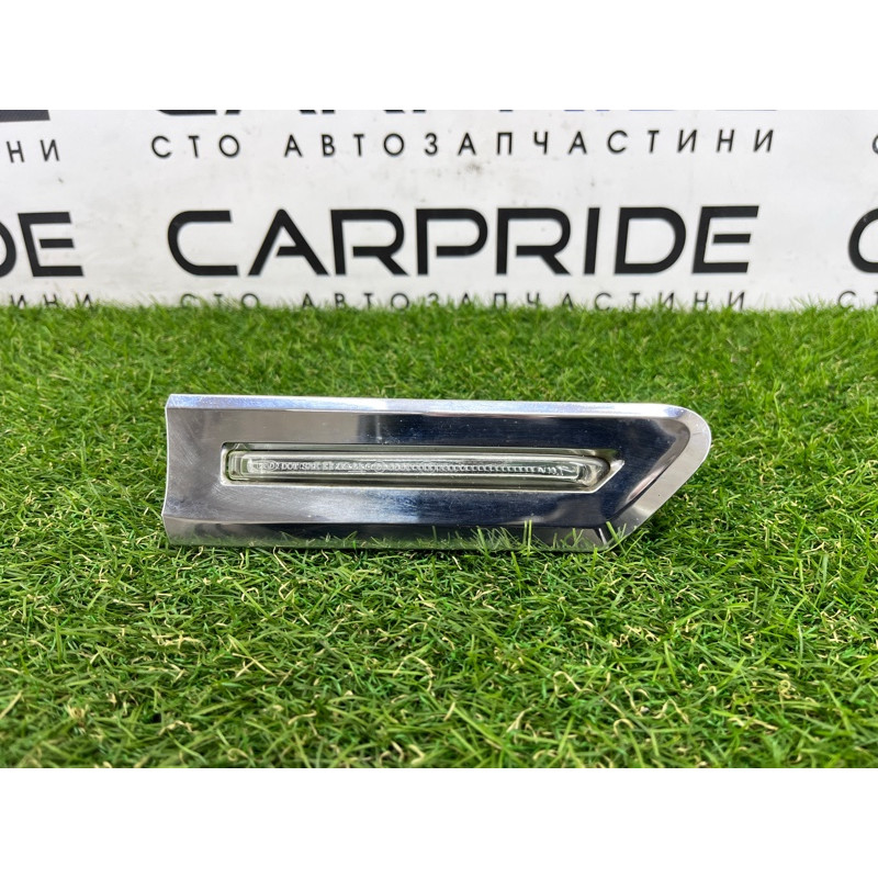 Повторитель поворота (оптика) BMW 7-series F02 2011 4.4 N63 63137203372