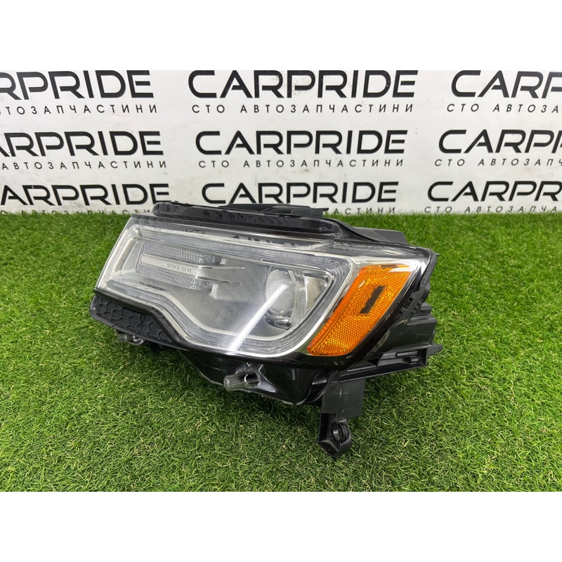 Фара (оптика) Jeep Grand Cherokee WK2 2014 3.0 Diesel EXF 68111001AE