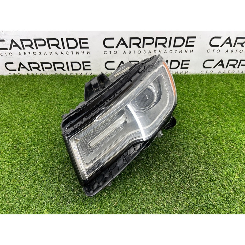 Фара (оптика) Jeep Grand Cherokee WK2 2014 3.0 Diesel EXF 68111001AE