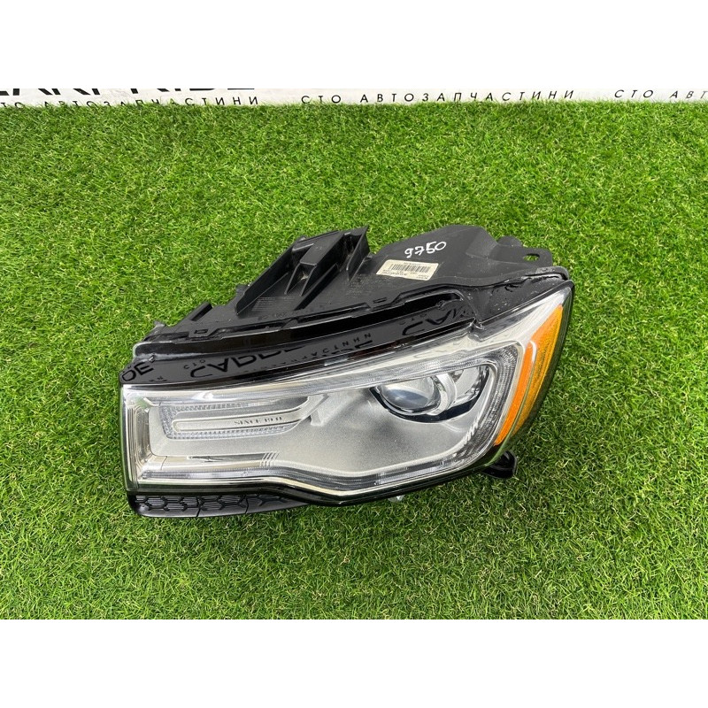 Фара (оптика) Jeep Grand Cherokee WK2 2014 3.0 Diesel EXF 68111001AE