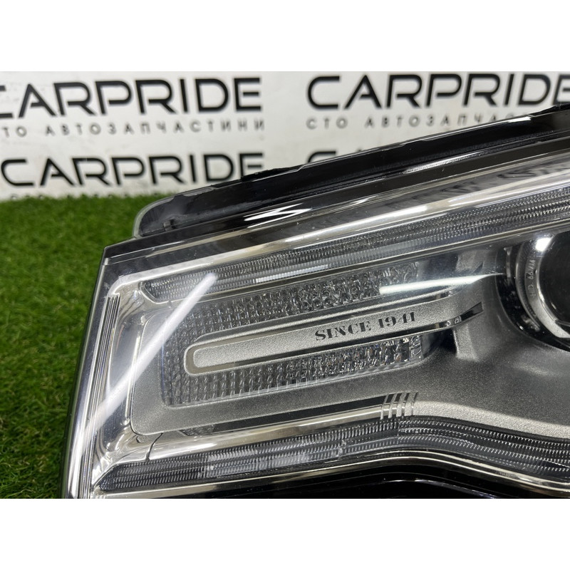 Фара (оптика) Jeep Grand Cherokee WK2 2014 3.0 Diesel EXF 68111001AE