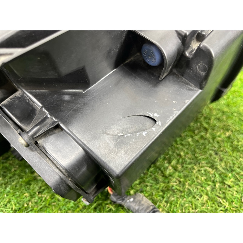 Фара (оптика) Jeep Grand Cherokee WK2 2014 3.0 Diesel EXF 68111001AE