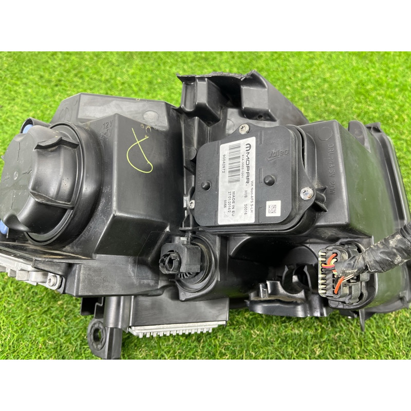 Фара (оптика) Jeep Grand Cherokee WK2 2014 3.0 Diesel EXF 68111001AE