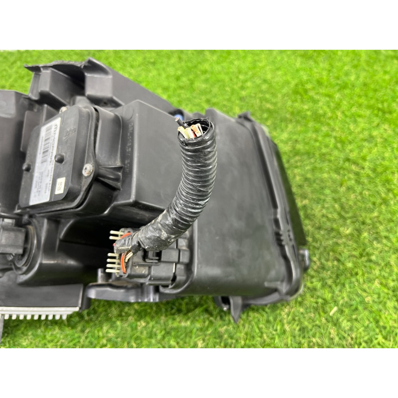 Фара (оптика) Jeep Grand Cherokee WK2 2014 3.0 Diesel EXF 68111001AE