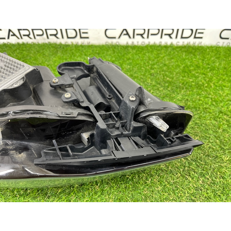 Фара (оптика) Jeep Grand Cherokee WK2 2014 3.0 Diesel EXF 68111001AE