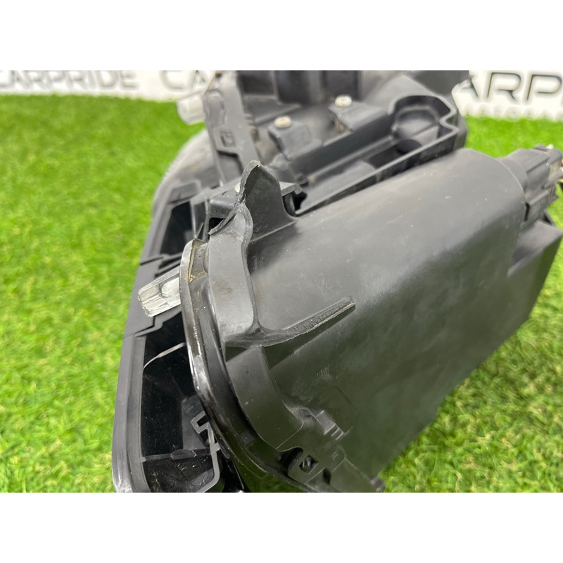 Фара (оптика) Jeep Grand Cherokee WK2 2014 3.0 Diesel EXF 68111001AE