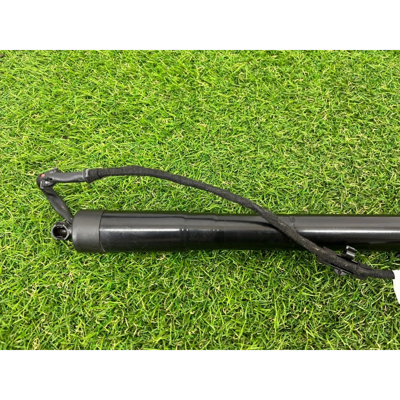 Привод двери багажника (электрика) Volkswagen Touareg NF 2013 3.6 7P6827851FIIT