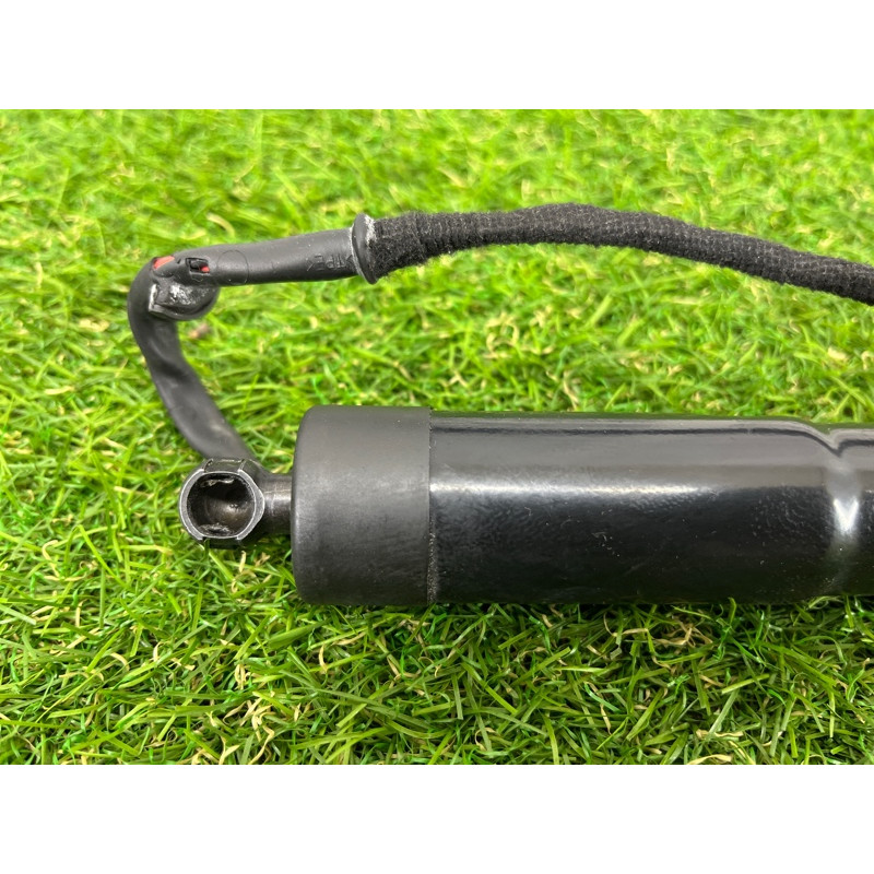 Привод двери багажника (электрика) Volkswagen Touareg NF 2013 3.6 7P6827851FIIT