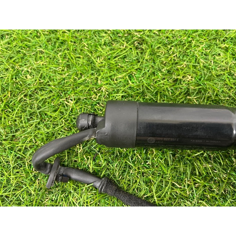 Привод двери багажника (электрика) Volkswagen Touareg NF 2013 3.6 7P6827851FIIT