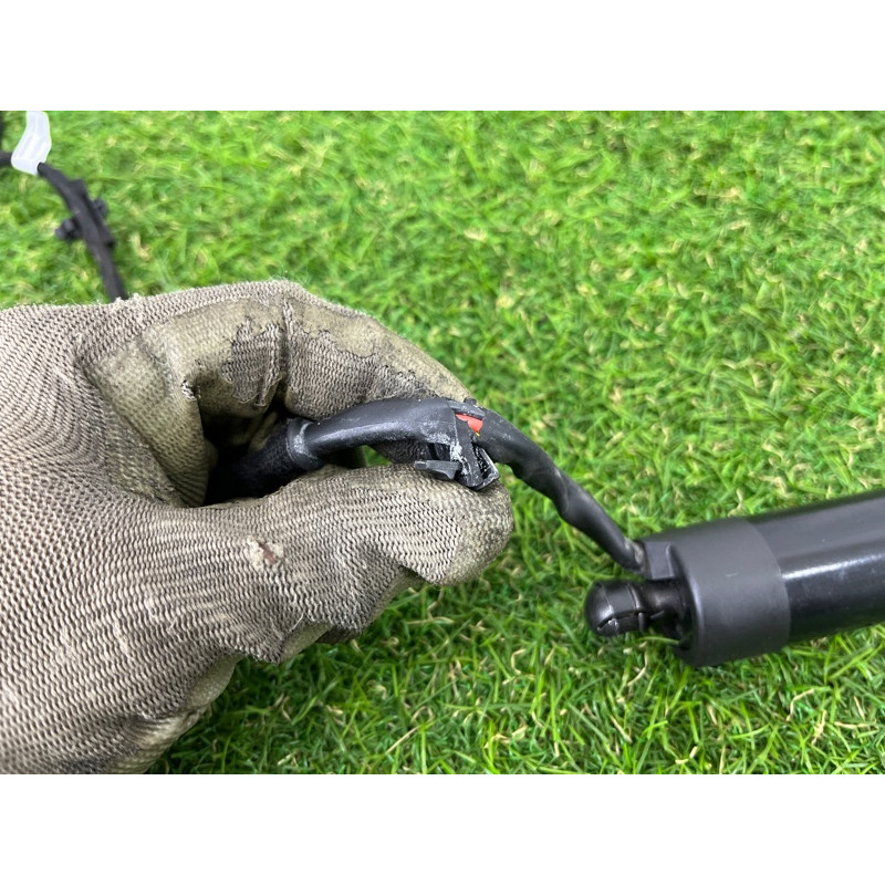 Привод двери багажника (электрика) Volkswagen Touareg NF 2013 3.6 7P6827851FIIT