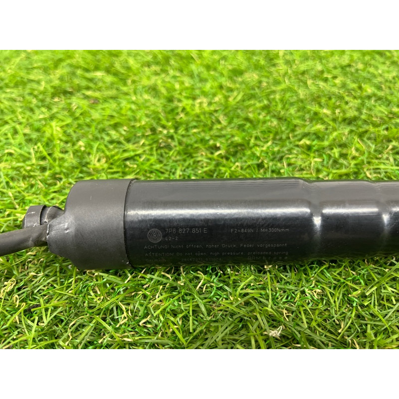 Привод двери багажника (электрика) Volkswagen Touareg NF 2013 3.6 7P6827851FIIT