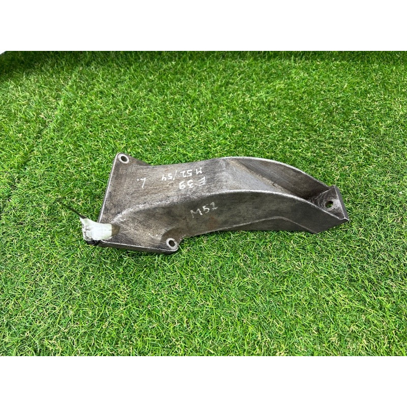 Кронштейн подушки двигателя (кронштейны двигателя) BMW 5-series E39 22111092973