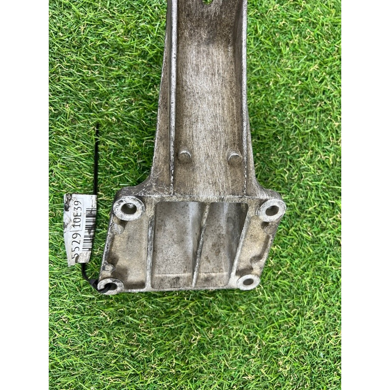 Кронштейн подушки двигателя (кронштейны двигателя) BMW 5-series E39 22111092973