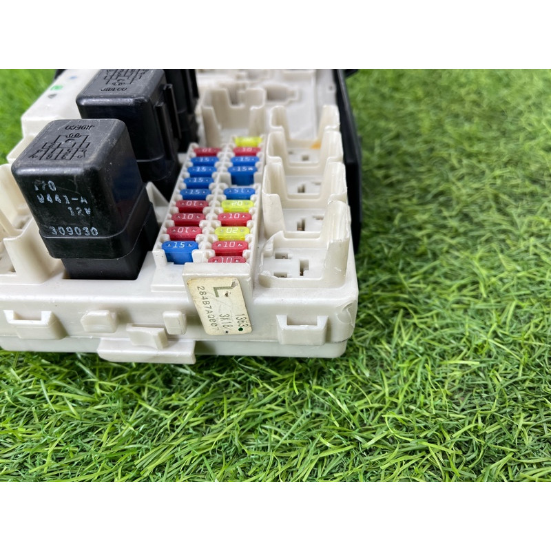 Блок запобіжників (електрика) Infiniti G35 V35 2004 284B7AQ007