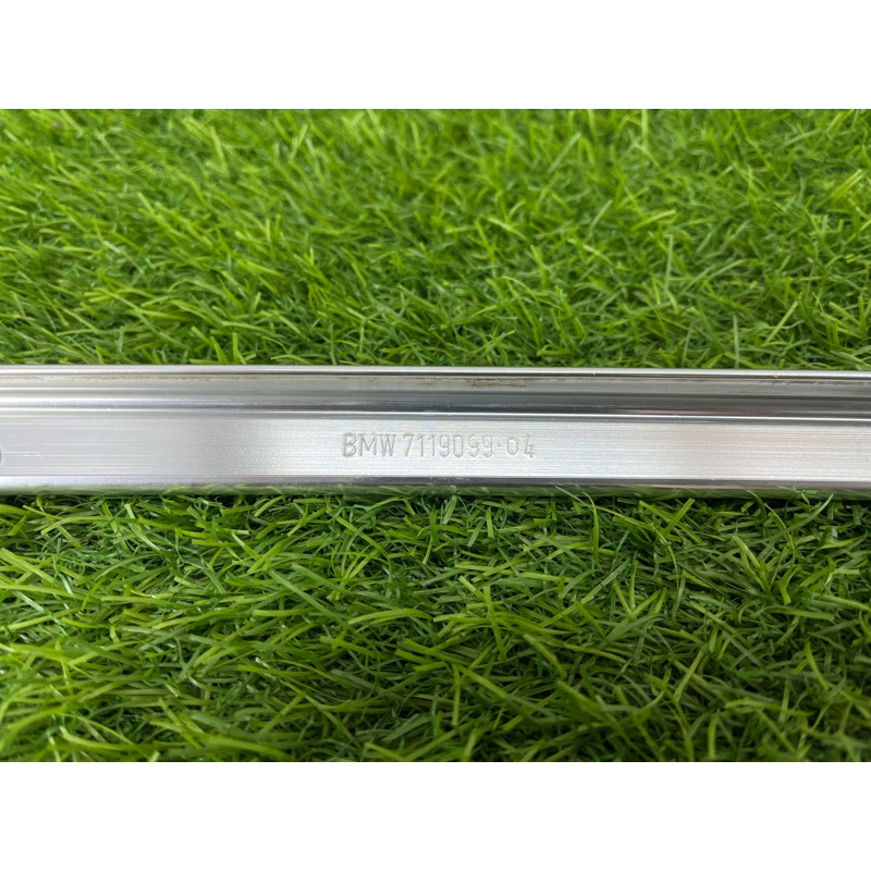 Накладка стійки лобового скла (кузов і елементи) BMW 3-series E93 2010 3.0 N52 51377119099