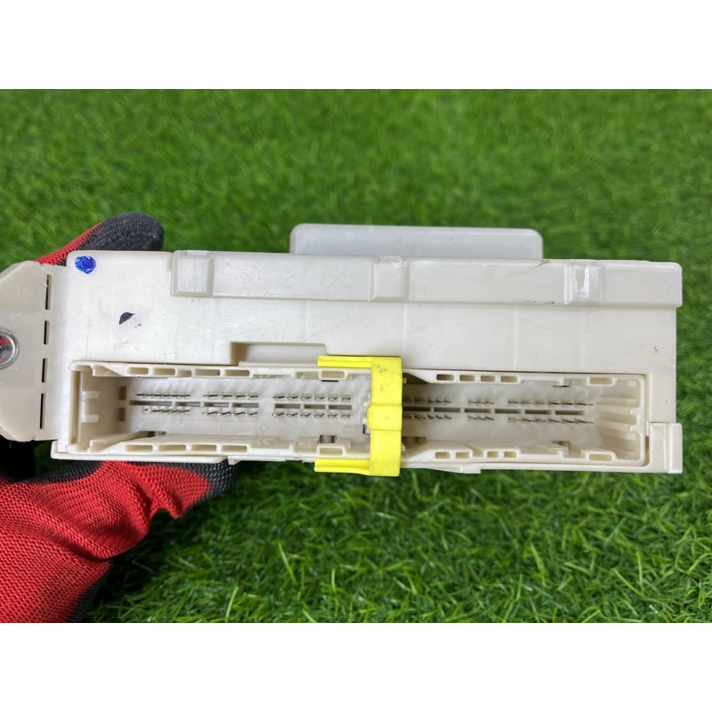 Блок предохранителей (электрика) Lexus GS S190 2006 8273030291