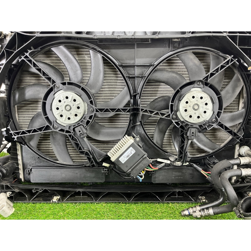 Телевизор (передняя часть кузова) (наружные элементы кузова) AUDI A4 B8 2012 2.0 CAEB 8K0805594L