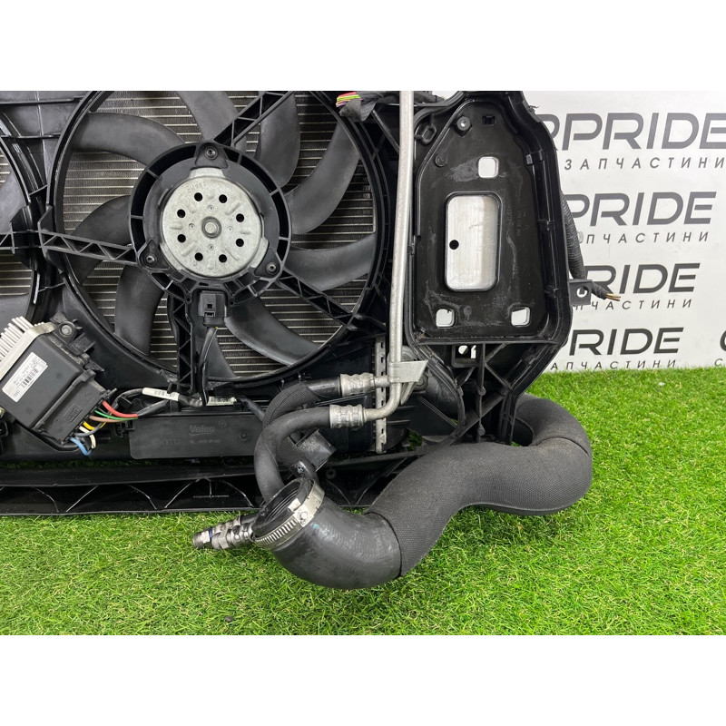 Телевизор (передняя часть кузова) (наружные элементы кузова) AUDI A4 B8 2012 2.0 CAEB 8K0805594L