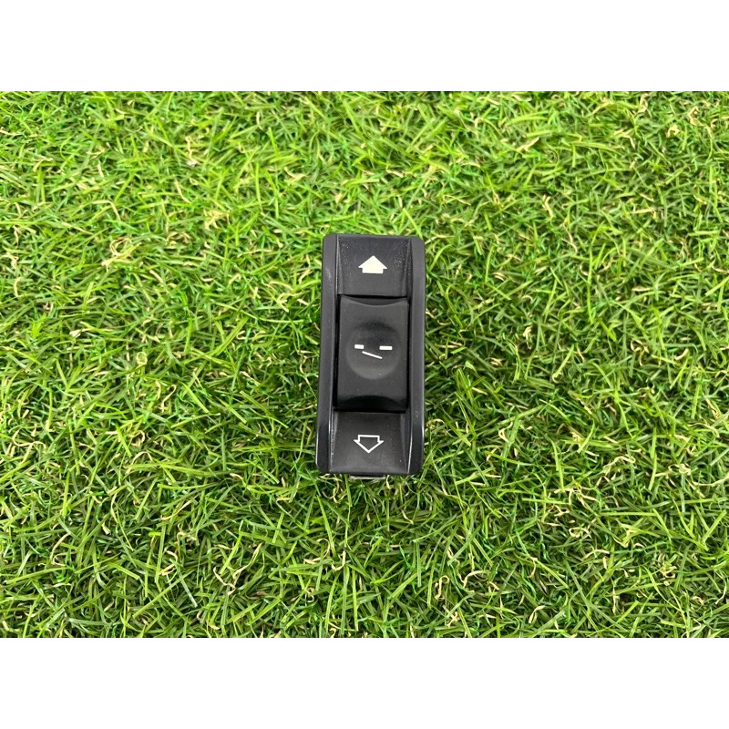 Кнопка сдвижной крышки люка (электрика / кнопки) BMW 7-series E38 61318352182