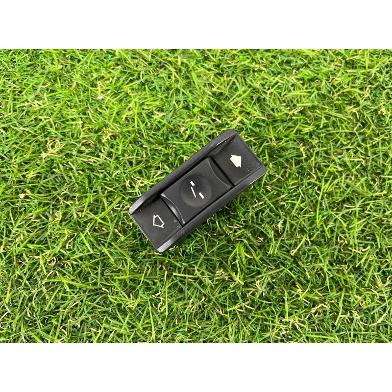 Кнопка сдвижной крышки люка (электрика / кнопки) BMW 7-series E38 61318352182