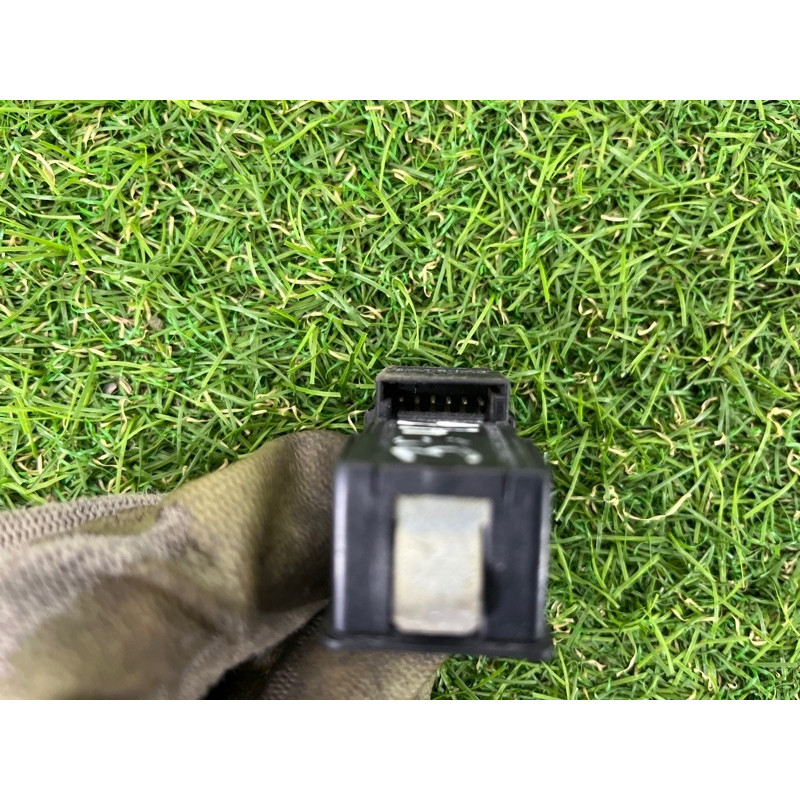 Кнопка сдвижной крышки люка (электрика / кнопки) BMW 7-series E38 61318352182