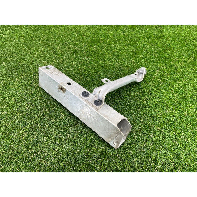 Кронштейн усилителя бампера (стекла и зеркала) BMW 7-series F02 2011 4.4 N63 51117273399