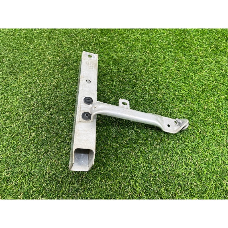 Кронштейн усилителя бампера (стекла и зеркала) BMW 7-series F02 2011 4.4 N63 51117273399