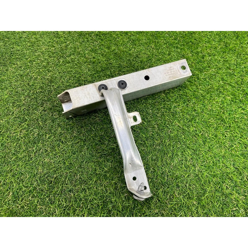 Кронштейн усилителя бампера (стекла и зеркала) BMW 7-series F02 2011 4.4 N63 51117273399