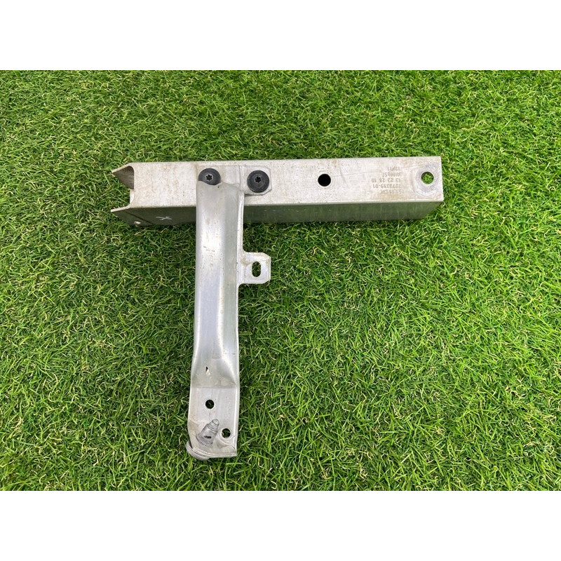 Кронштейн усилителя бампера (стекла и зеркала) BMW 7-series F02 2011 4.4 N63 51117273399