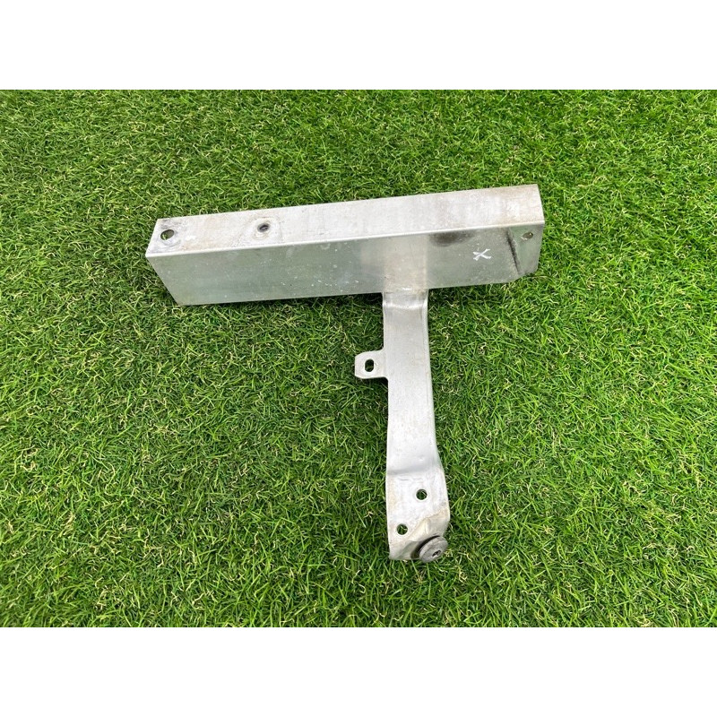 Кронштейн усилителя бампера (стекла и зеркала) BMW 7-series F02 2011 4.4 N63 51117273399