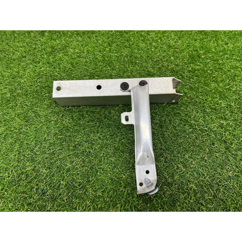 Кронштейн усилителя бампера (стекла и зеркала) BMW 7-series F02 2011 4.4 N63 51117273400