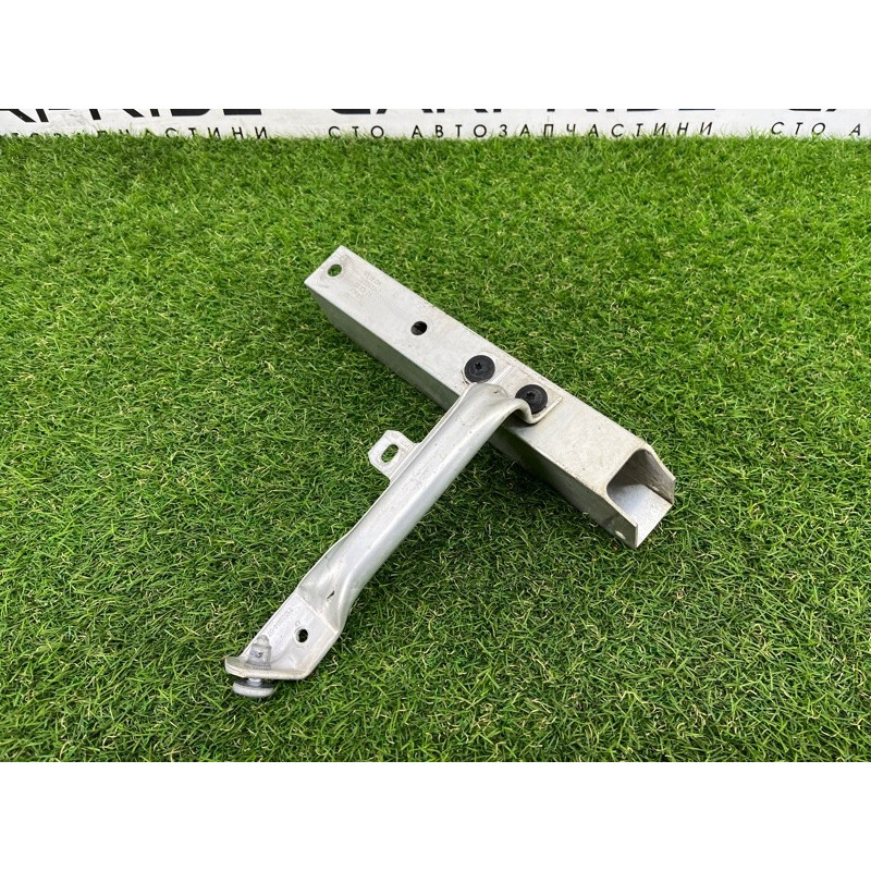 Кронштейн усилителя бампера (стекла и зеркала) BMW 7-series F02 2011 4.4 N63 51117273400