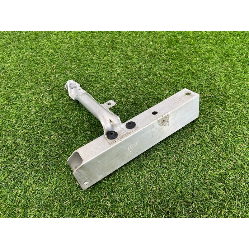 Кронштейн усилителя бампера (стекла и зеркала) BMW 7-series F02 2011 4.4 N63 51117273400