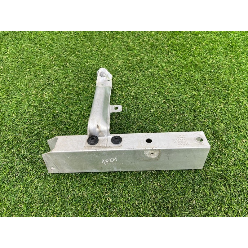 Кронштейн усилителя бампера (стекла и зеркала) BMW 7-series F02 2011 4.4 N63 51117273400