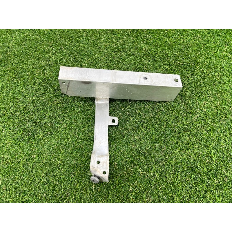 Кронштейн усилителя бампера (стекла и зеркала) BMW 7-series F02 2011 4.4 N63 51117273400