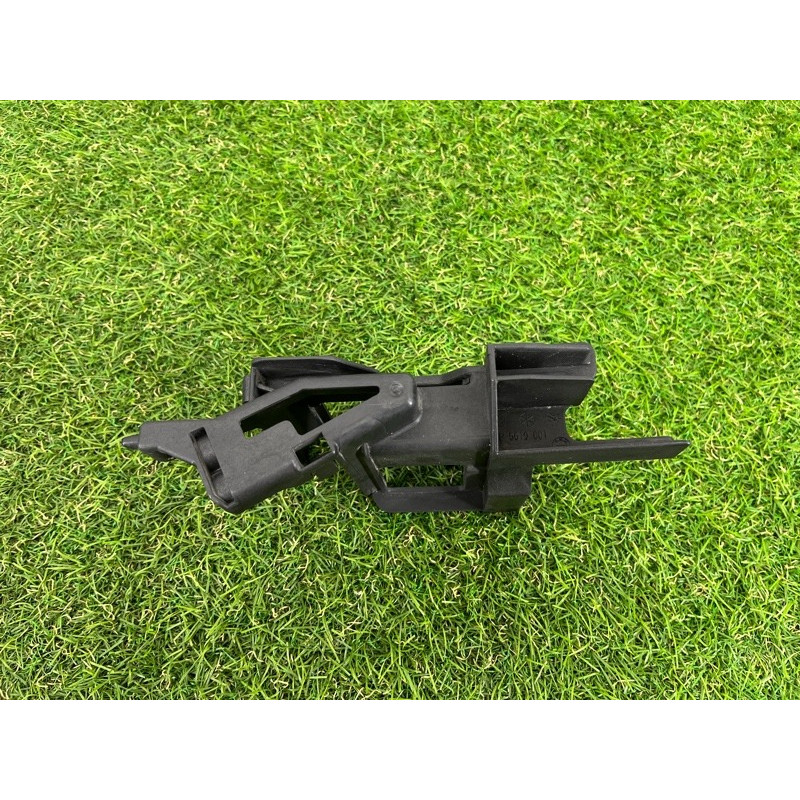 Кронштейн радиатора гидроусилителя (кронштейны двигателя) BMW 7-series F02 2011 4.4 N63 17117576829