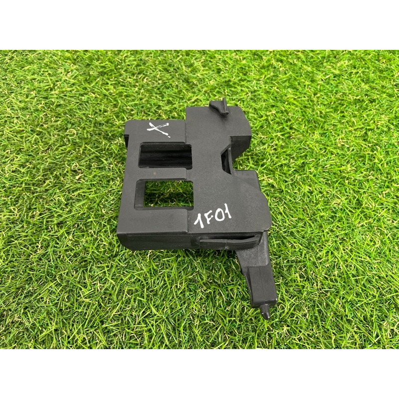 Кронштейн радиатора гидроусилителя (кронштейны двигателя) BMW 7-series F02 2011 4.4 N63 17117576829