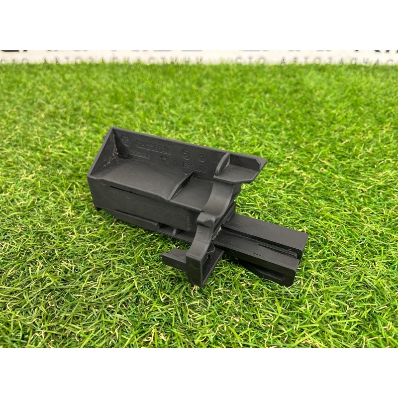 Кронштейн радиатора гидроусилителя (кронштейны двигателя) BMW 7-series F02 2011 4.4 N63 17117576828