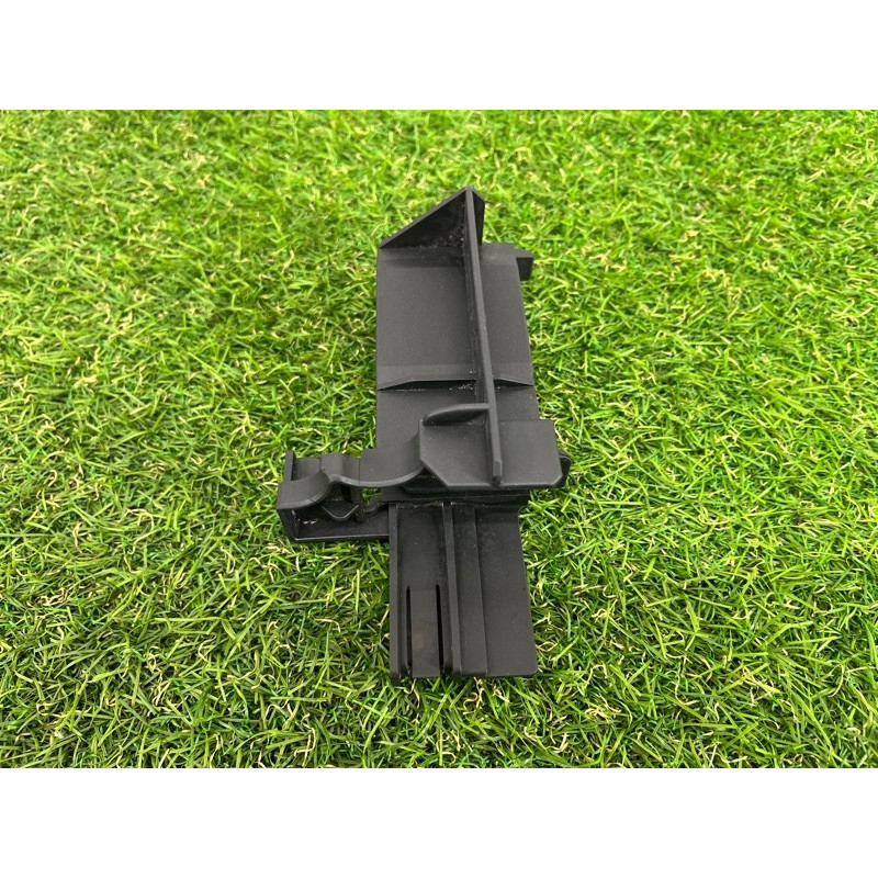 Кронштейн радиатора гидроусилителя (кронштейны двигателя) BMW 7-series F02 2011 4.4 N63 17117576828