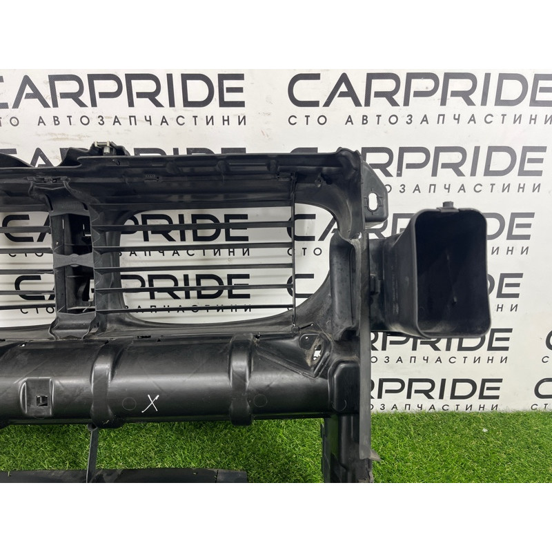 Диффузор радиатора (кузов и элементы) BMW 7-series F02 2011 4.4 N63 51747183854