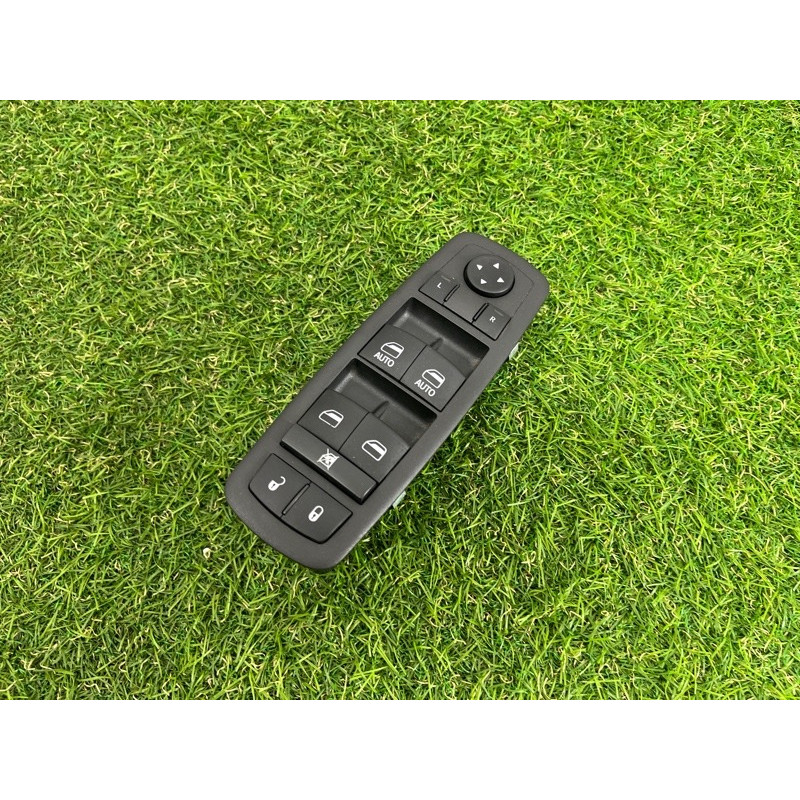 Блок кнопок стеклоподъемников (электрика / кнопки) Jeep Grand Cherokee WK2 2017 68319802AA