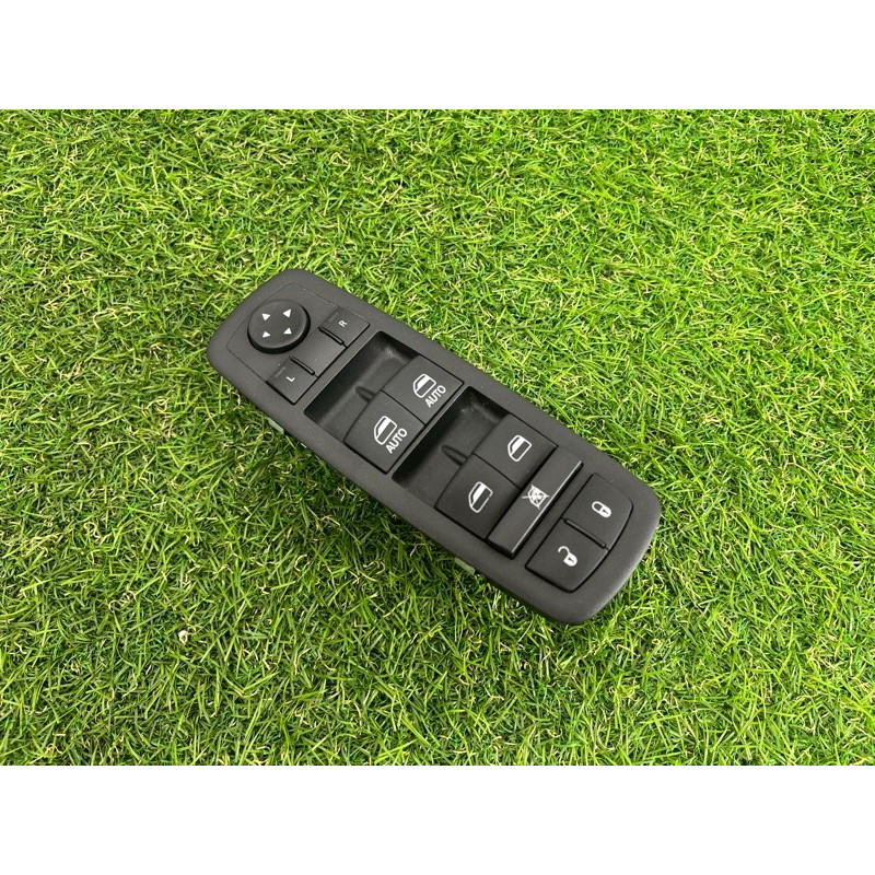 Блок кнопок стеклоподъемников (электрика / кнопки) Jeep Grand Cherokee WK2 2017 68319802AA