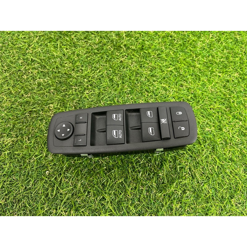 Блок кнопок стеклоподъемников (электрика / кнопки) Jeep Grand Cherokee WK2 2017 68319802AA