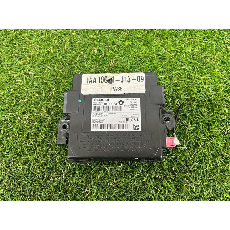 Блок бесключевого доступа (электрика / блок управления) Jeep Grand Cherokee WK2 2017 68211125AD