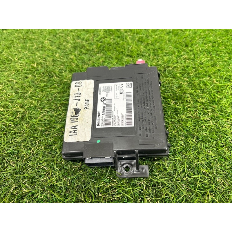 Блок бесключевого доступа (электрика / блок управления) Jeep Grand Cherokee WK2 2017 68211125AD