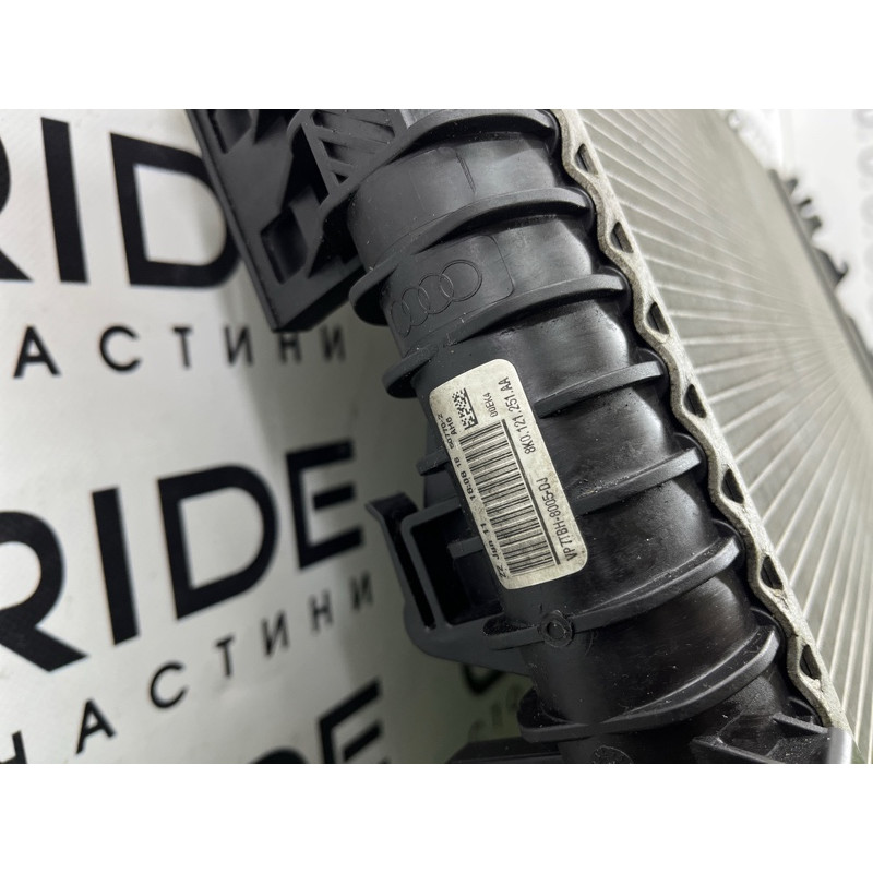 Радиатор охлаждения (система охлаждения) AUDI Q5 8R 2012 3.2 CALB 8K0121251AA