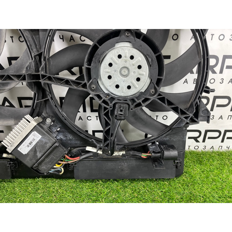 Вентилятор охлаждения радиатора (система охлаждения) AUDI Q5 8R 2012 3.2 CALB 8K0121207A