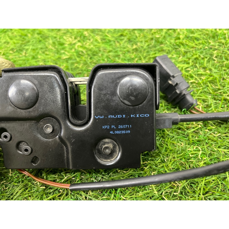 Замок капота (кузов и элементы) AUDI Q7 4L 2011 3.0 CATA 4L0823509B